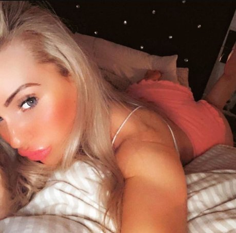 Honeyrae model hd photos