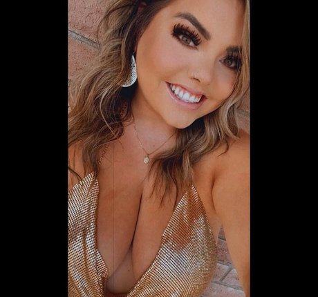 Lilly Zamora naked model image