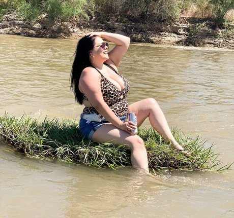 Lilly Zamora exclusive model pic