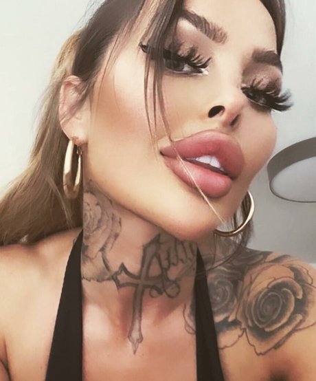 lola official pornstar perfect image