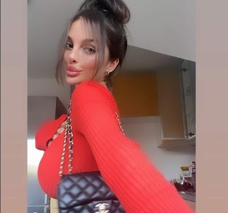 lola official nude pornstar pictures