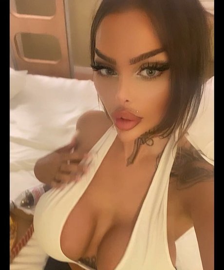 lola official model porn images