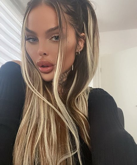 lola official model high quality images