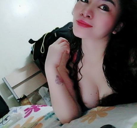 Lyzah Himso model nude photos