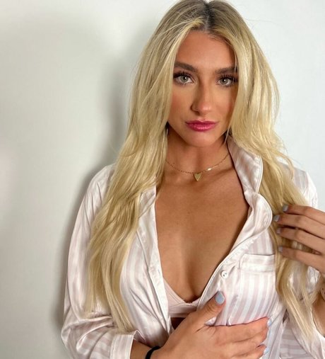 Hannah CookBarstool star hot pics