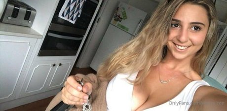 Wears ren naked model galleries