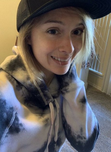 Fill Potential naked pornstar pic