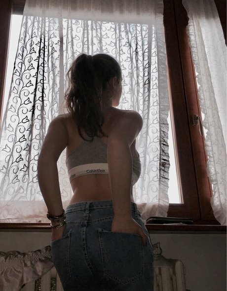 Elissa T model naked img