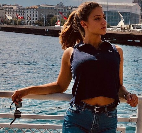 Elissa T pretty pornstar gallery