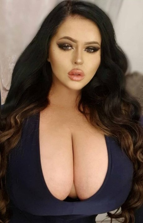 Megan Carys Gomer nude model photo