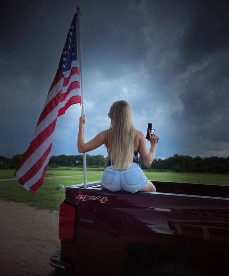 TexasHoneySuckle pornstar erotic photo