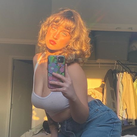 Annie Marie Sauve star hd photo