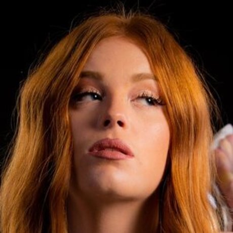 Redalertfox top model image