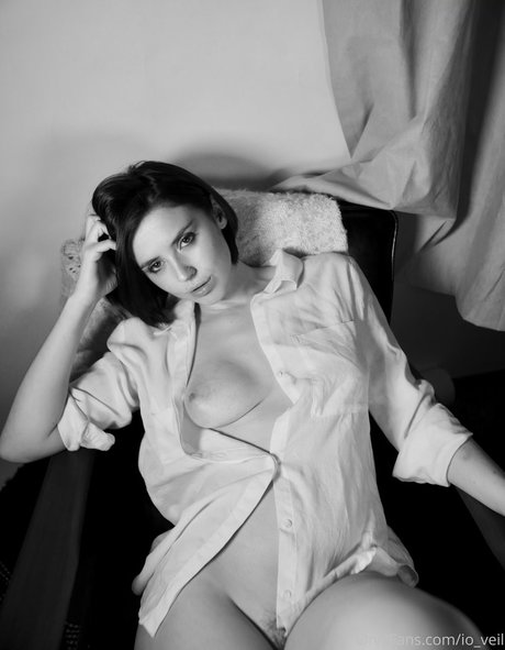 Ioveil pornstar erotic pic