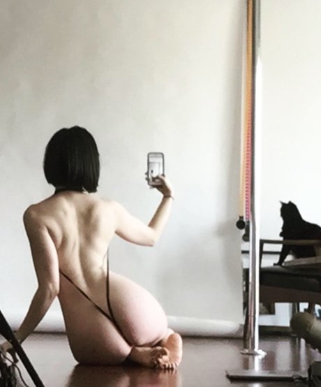 Ioveil pornstar erotic image