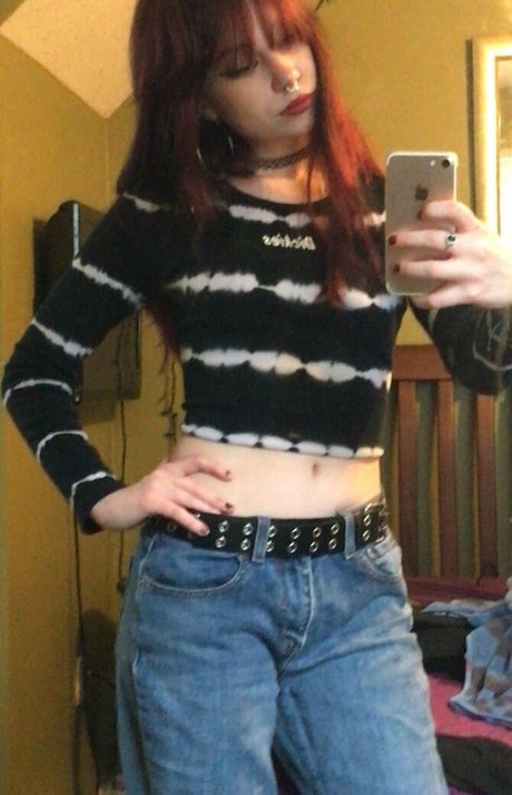 sluttylilypad hot model img