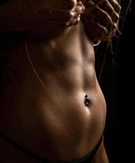 Gal Leo best model photo