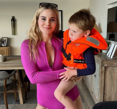 Holly Ramsay nudes actress pictures