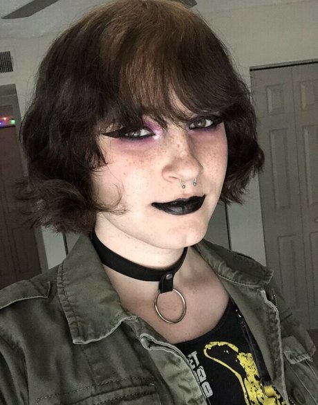 Scarlet Skeie pornstar free photo