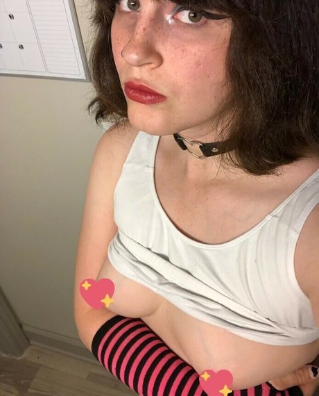 Scarlet Skeie sexy actress galleries