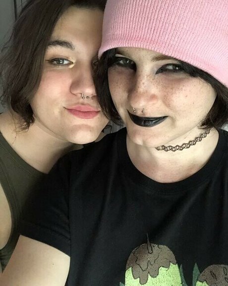 Scarlet Skeie model high quality img