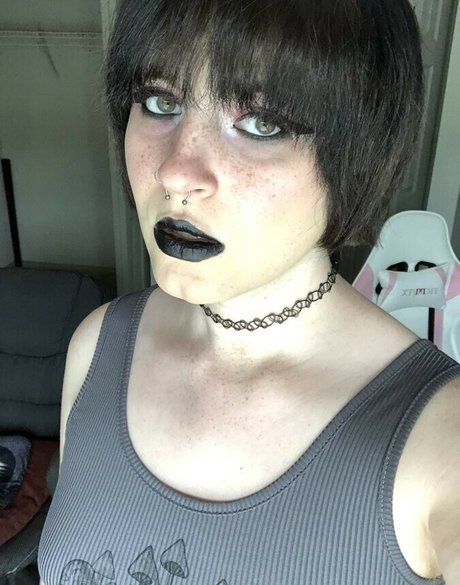 Scarlet Skeie beautiful pornstar image