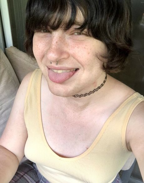 Scarlet Skeie model nice images