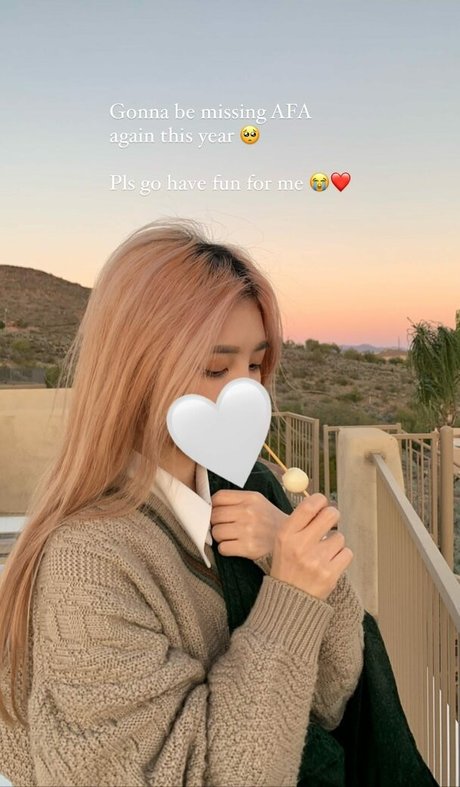 Yuyu Monster erotic actress pics