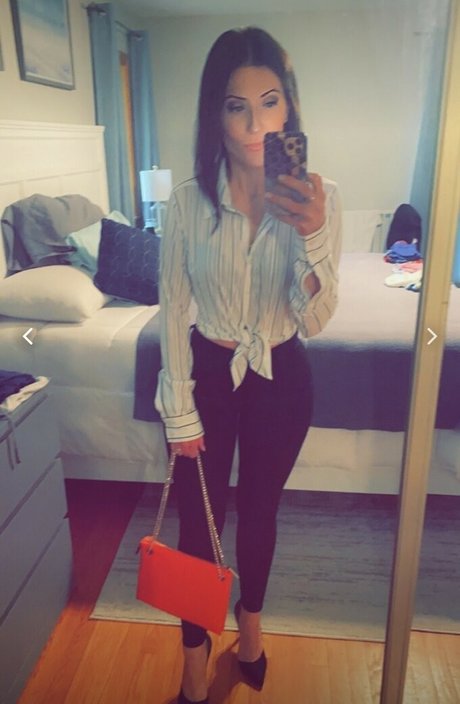 Elle Baker perfect pornstar img