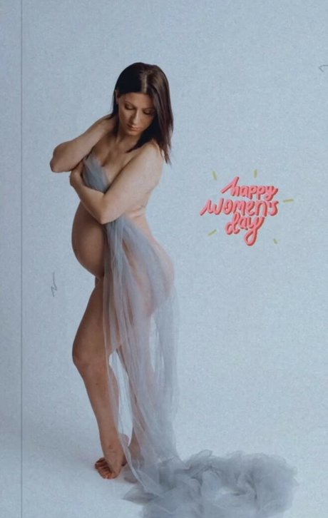 Elle Baker nice pornstar img