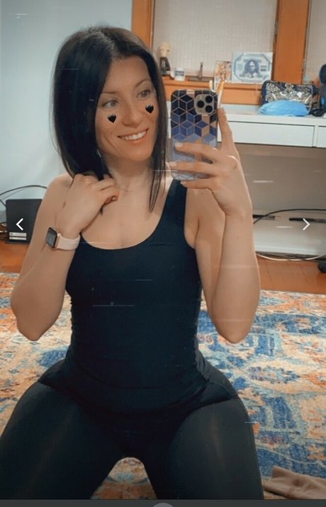 Elle Baker porn star pics