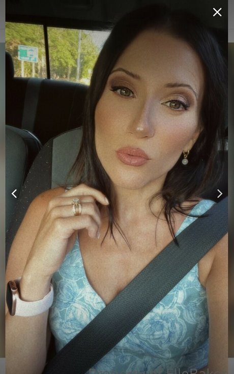 Elle Baker sexy model images