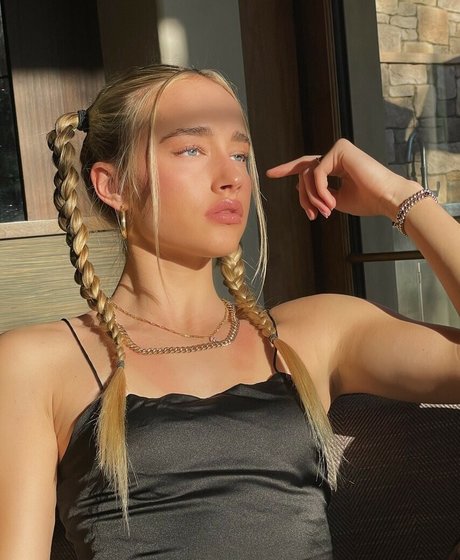 Mia Mastrov star beautiful image