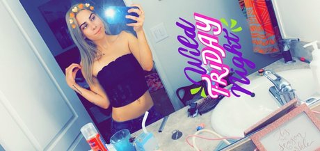 cort4shortt pornographic star image