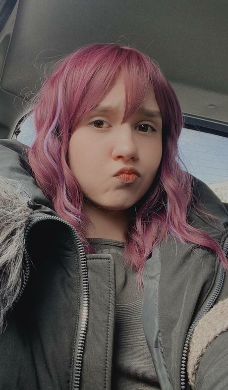 DollHole GrabFuck pretty actress img