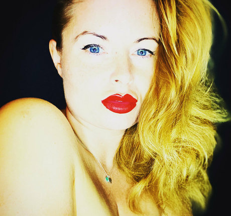 Robyn Allan hd model image