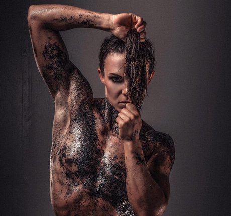 Tana Swink erotic model pic