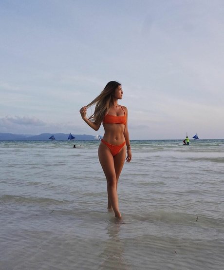 Gloriawuuu pornstar naked image