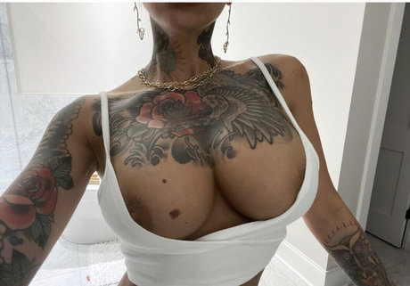 Zahrainchains pornstar hot picture