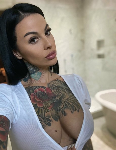 Zahrainchains model top picture