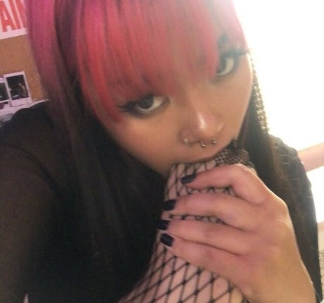 Snorlaxativez nudes actress pic