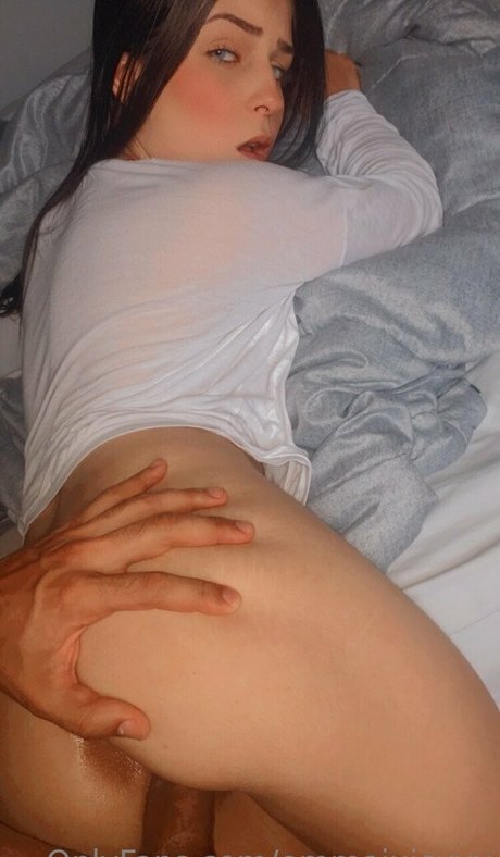 Emma Juicy nude actress image