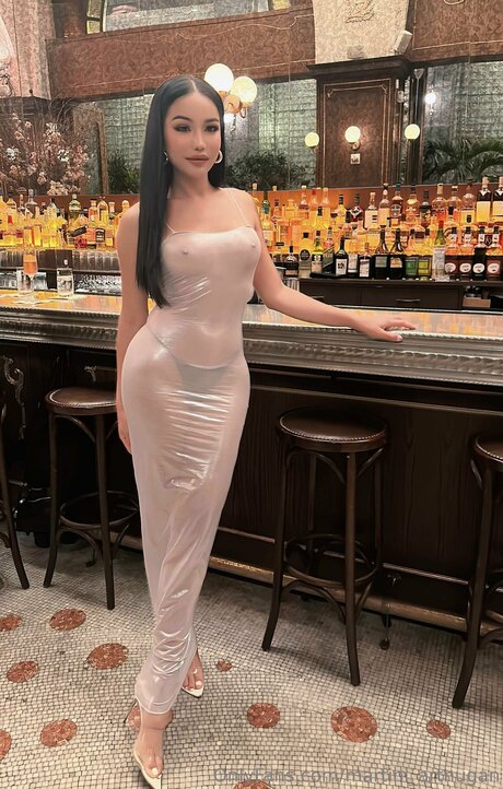 Martini Artnugan model pretty img