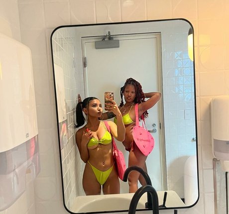 Sanriobug model perfect photo