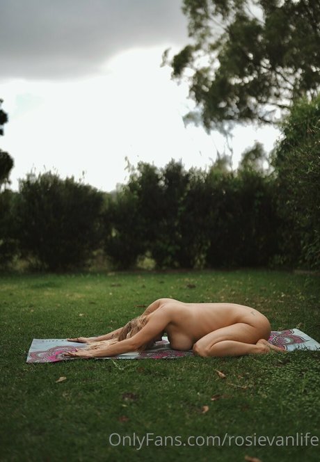 rosievanlife sexy model picture