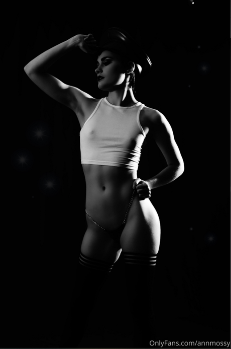 annmossy porn model img