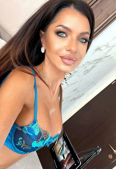 Anisyia_ nude actress archive