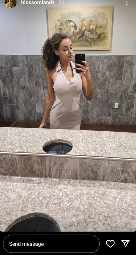 Daisey Wilks Blossoms nice model img