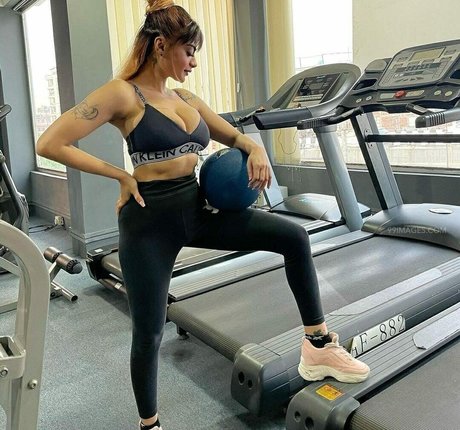 young girls onlyfans top picture