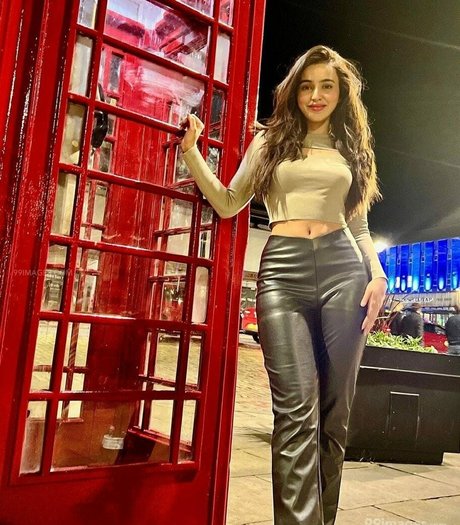 Ankitta Sharma hd star gallery